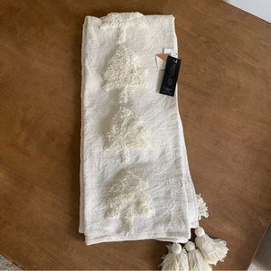 New 2022 Rachel Zoe Cream with Gold Holiday Cheer Christmas Tree Blanket